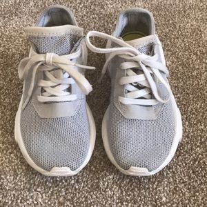 Adidas kids 11k sneakers
